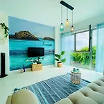Sea View Apartment *