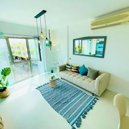 Sea View Apartment *